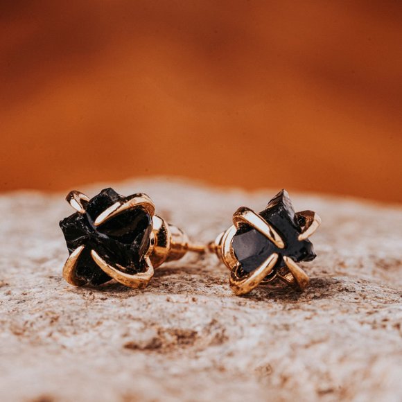 Natural Obsidian Stone Stud Earrings Black Gemstone Claw Earrings - Picture 1 of 3